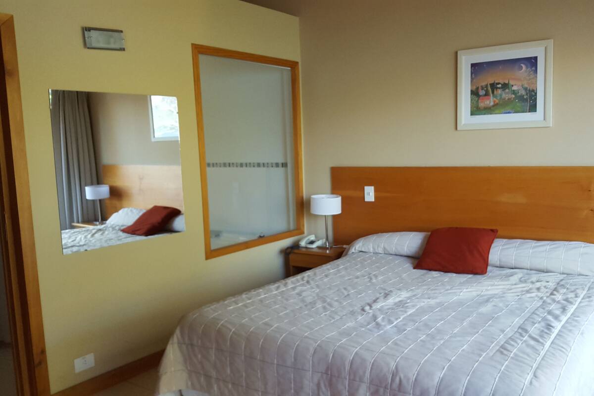 Studio Suite, Hot Tub, Lake View