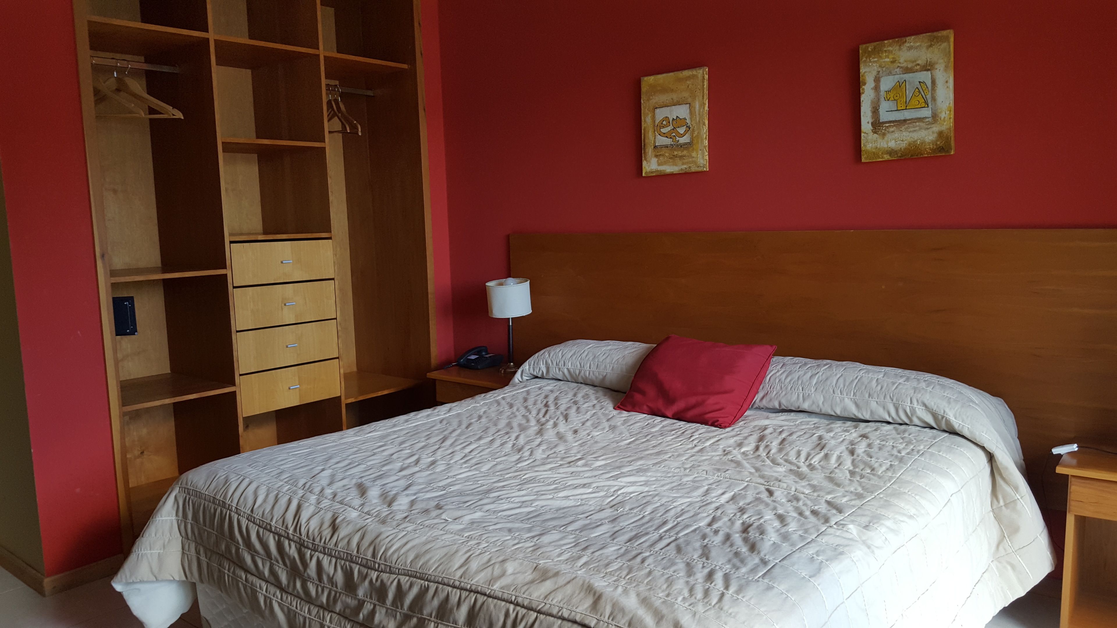 Leilighet, 2 soverom, terrasse, utsikt mot innsjø | Safe på rommet, strykejern/-brett og barnesenger (inkludert)