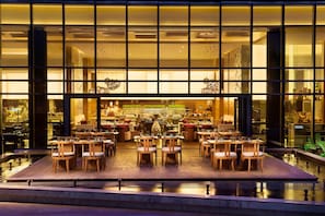 Hi ha 6 restaurants amb plats de cuina internacional