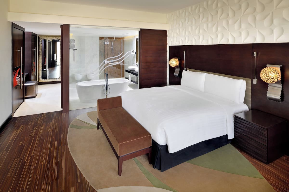 Suite, 1 King Bed, Non Smoking | Minibar, in-room safe, desk, laptop workspace