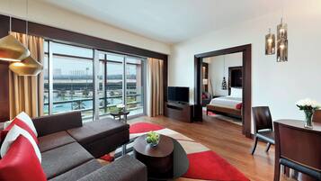 En 32-tommers LCD-TV med Parabol-TV samt TV og filmkjøp