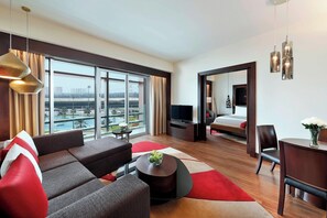 32-inch LCD TV with satellite channels, TV, pay movies - Marriott Hotel Al Forsan, Abu Dhabi (Abu Dhabi)