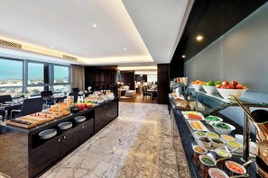 Sports bar, garden views, open daily - Marriott Hotel Al Forsan, Abu Dhabi (Abu Dhabi)