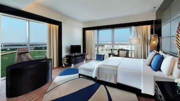 ミニバー、セーフティボックス (室内)、デスク、ノートパソコン用作業スペース