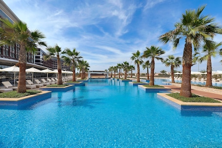 2 室外游泳池,免费小屋,池畔遮阳伞