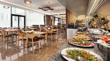 Tägliches inbegriffenes Frühstücksbuffet