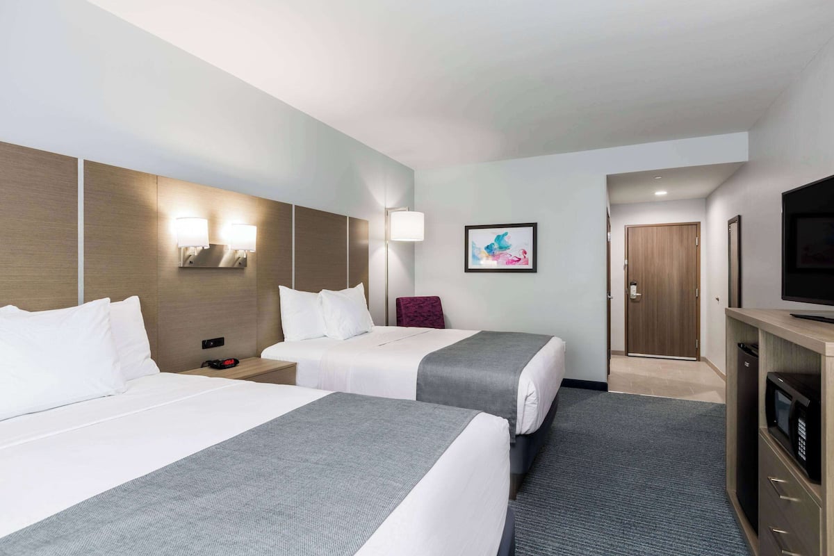 Room, 2 Katil Ratu (Queen), Non Smoking | Peralatan tempat tidur premium, tilam berlapik, meja 