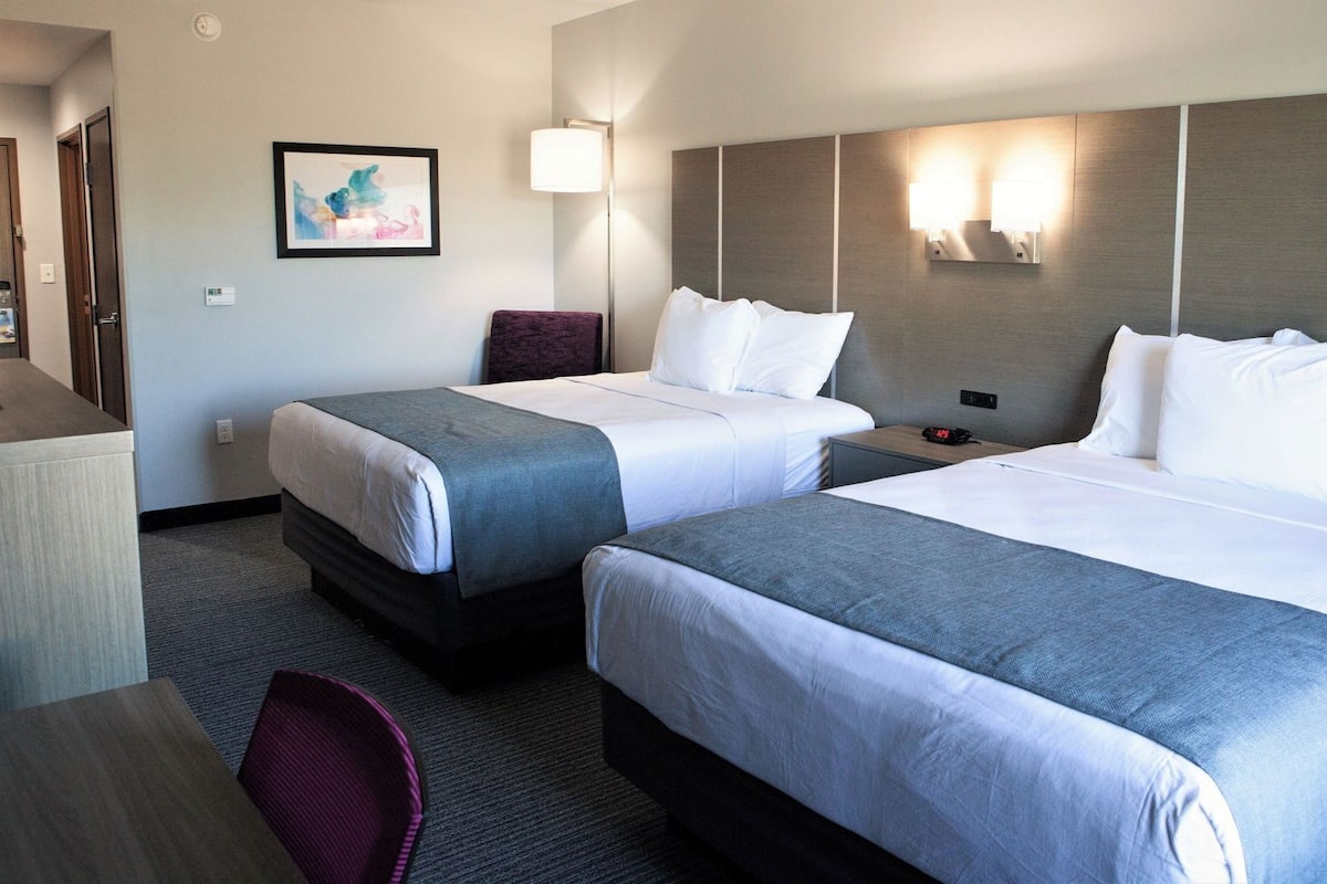 Literie de qualité, lit avec matelas à plateau-coussin, bureau