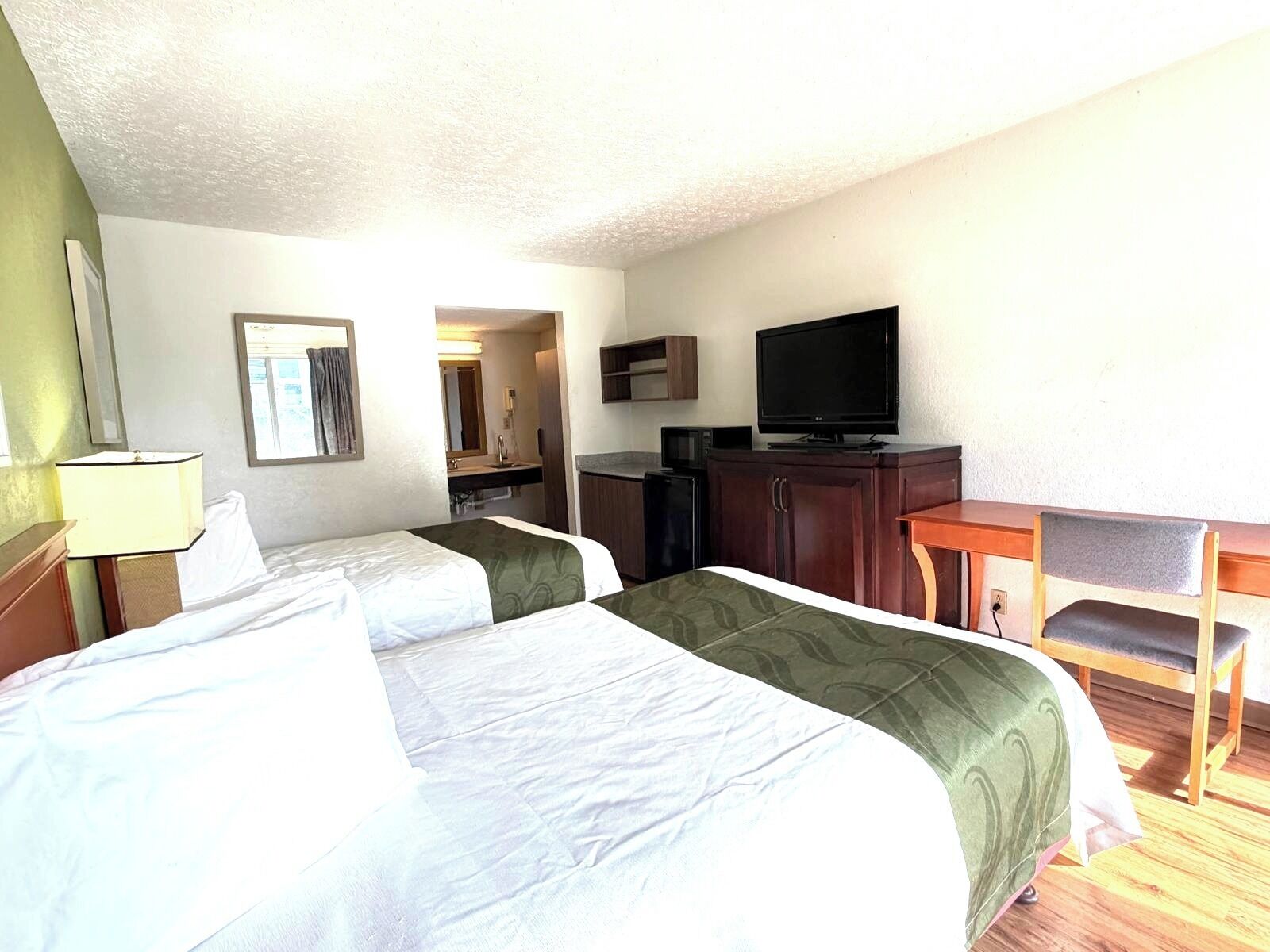 Bureau, fer et planche à repasser, Wi-Fi gratuit