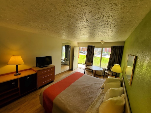 Desk, iron/ironing board, free WiFi - Knights Stay Inn Frankfort (Frankfort)