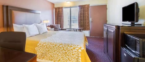 Escritorio, tabla de planchar con plancha, wifi gratis