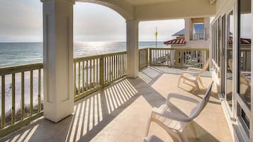 Huis, 5 slaapkamers, uitzicht op oceaan, aan het strand | Balkon