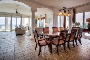 Casa, 5 habitaciones, vista al océano, frente al mar | Servicio a la habitación