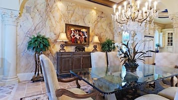 House, 4 Bedrooms, Ocean View, Sea Facing | In-room dining