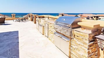 Casa, 4 habitaciones, vista al océano, frente al mar | Área de parrilladas y picnic