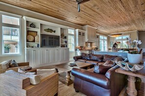 House, 6 Bedrooms, Ocean View, Sea Facing | Living area
