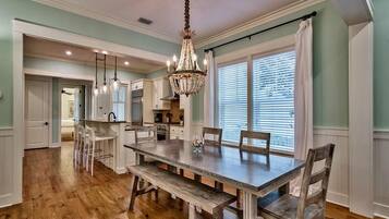 House, 4 Bedrooms, Sea Facing | In-room dining