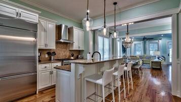 House, 4 Bedrooms, Sea Facing | Private kitchen | Fridge, microwave, coffee/tea maker