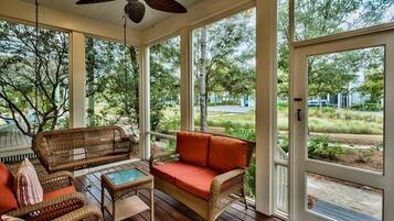 House, 4 Bedrooms, Sea Facing | Living area