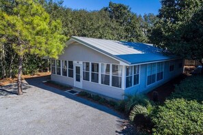 House, 3 Bedrooms, Sea Facing | Front of property