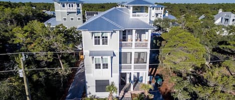 House, 6 Bedrooms, Ocean View, Sea Facing | Front of property
