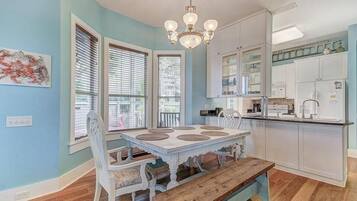 House, 3 Bedrooms, Ocean View, Sea Facing | In-room dining