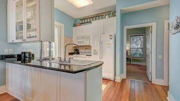 House, 3 Bedrooms, Ocean View, Sea Facing | Private kitchen | Fridge, microwave, coffee/tea maker