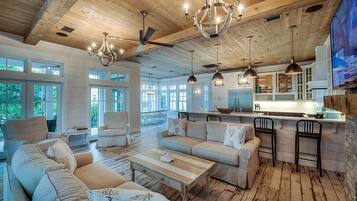 House, 6 Bedrooms, Sea Facing | Living area