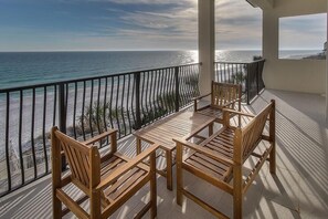 House, 6 Bedrooms, Ocean View, Beachfront | Balcony