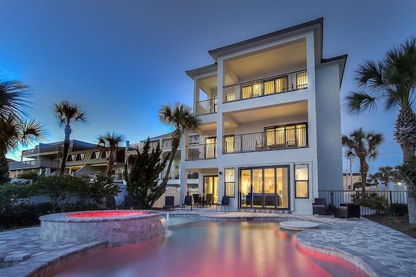 House, 6 Bedrooms, Ocean View, Beachfront | Front of property