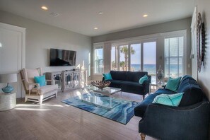 House, 6 Bedrooms, Ocean View, Beachfront | Living area