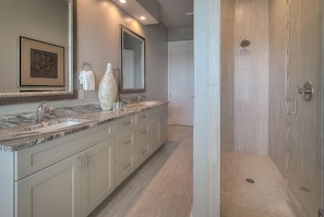House, 6 Bedrooms, Ocean View, Beachfront | Bathroom