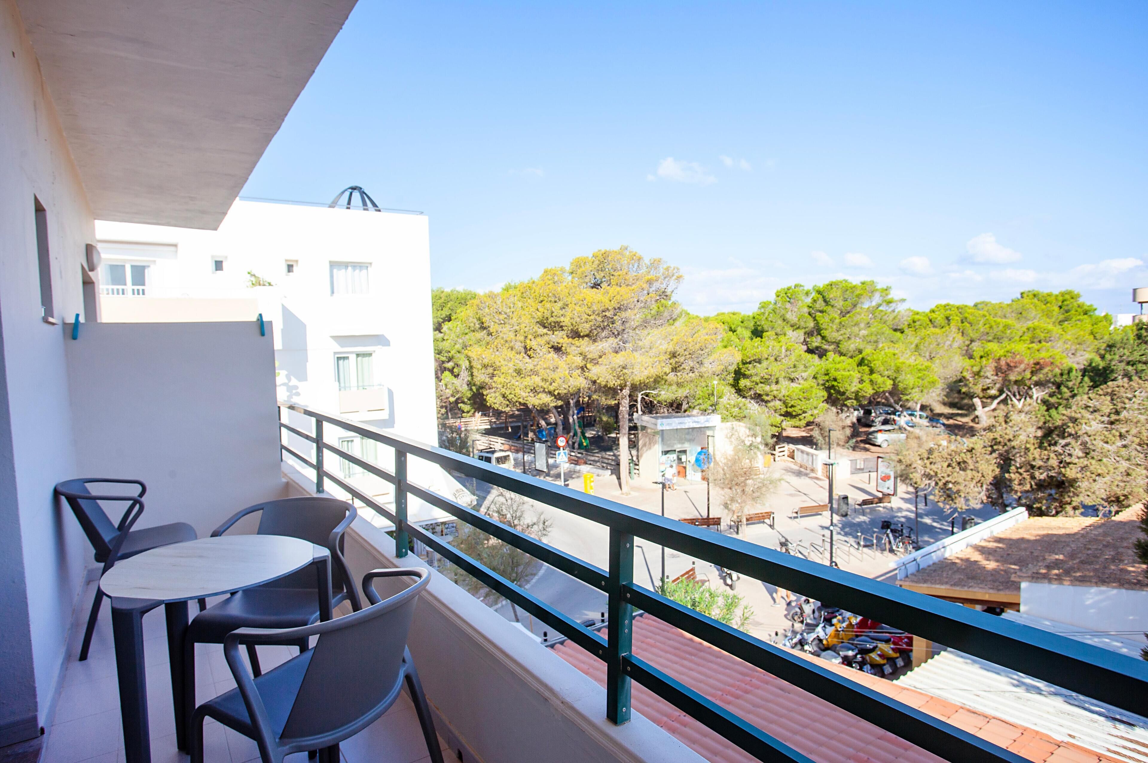 트리플룸 | 미니바, 책상, 침대 시트