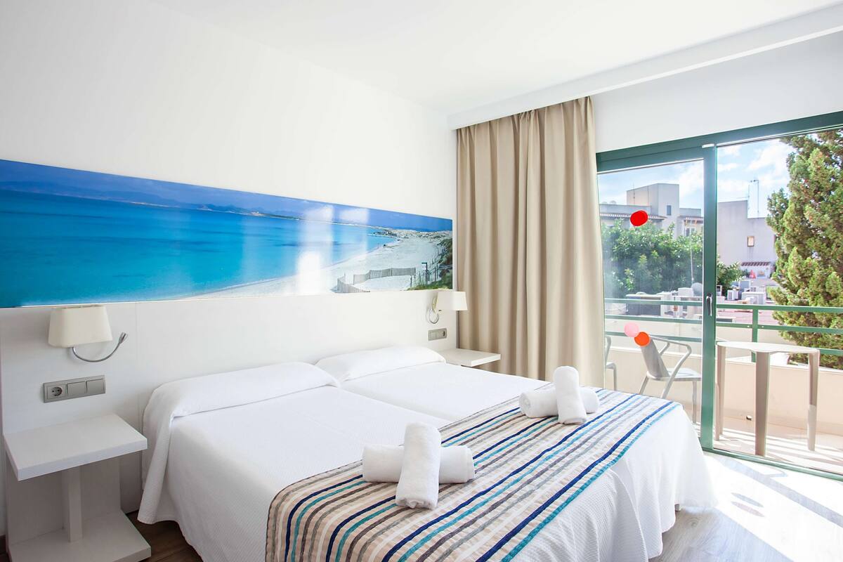 minibar, desk, bed sheets
