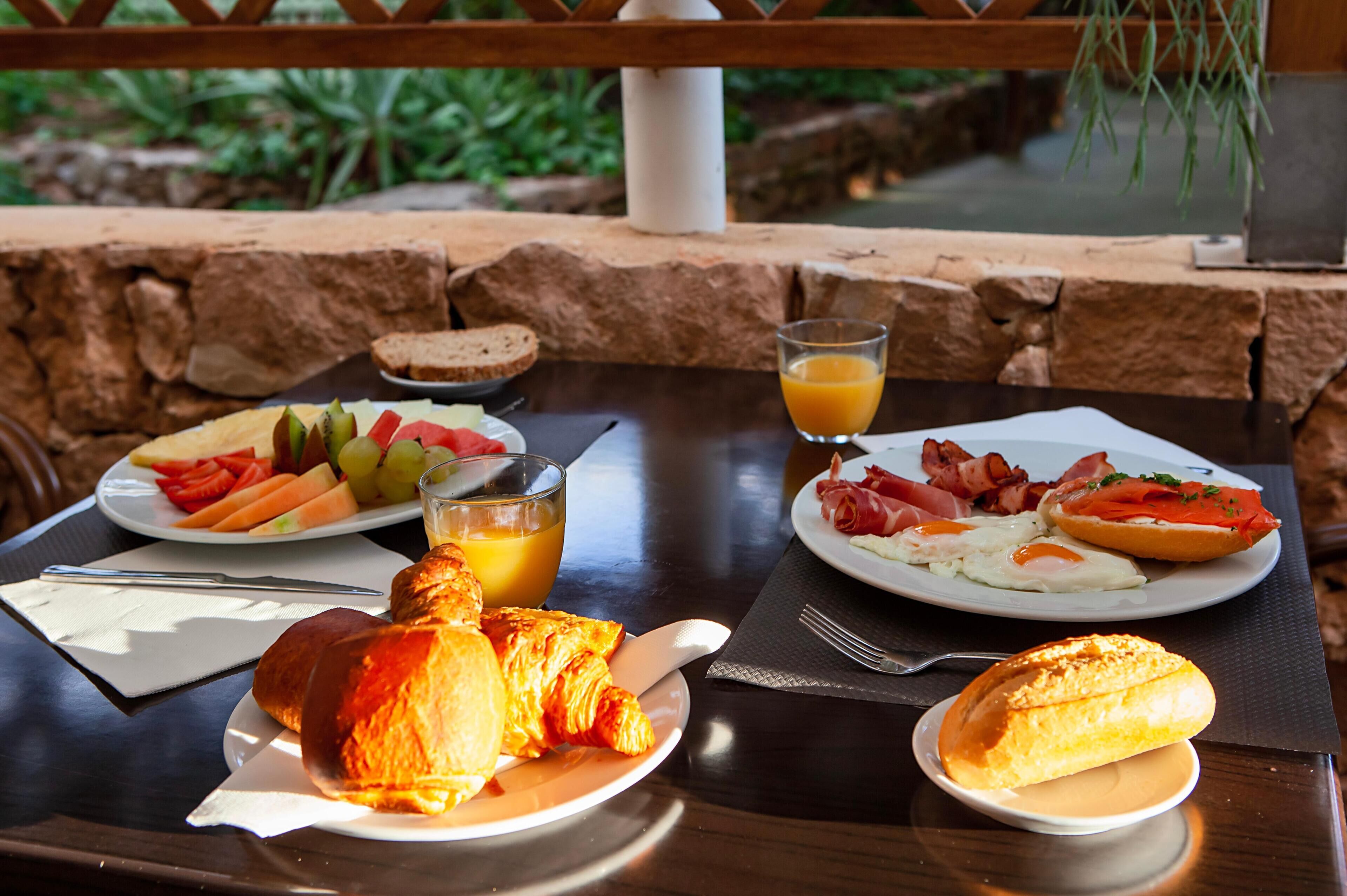 Desayuno bufé gratuito y diario