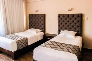 Executive Room, 2 Double Beds | In-room safe, blackout drapes, free rollaway beds, free WiFi - Hotel Señorial Platino (León)