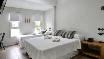 Standard Triple Room | In-room safe, bed sheets