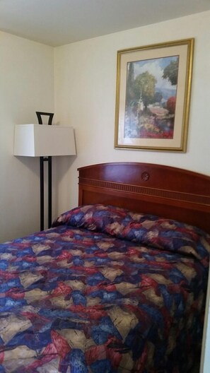 1 habitación, decoración personalizada y muebles diferentes 