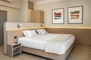 In-room safe, laptop workspace, blackout curtains, soundproofing - Novapark (Santiago)