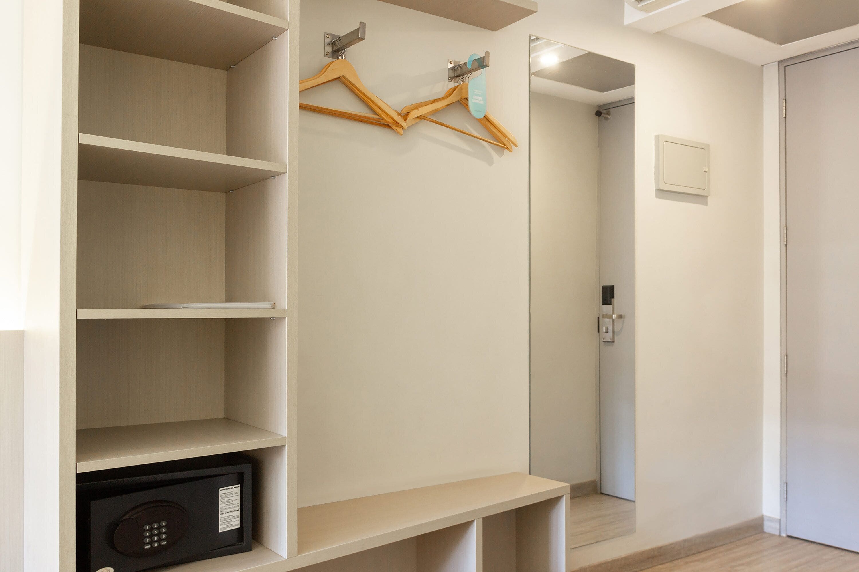 1 bedroom, in-room safe, desk, blackout curtains