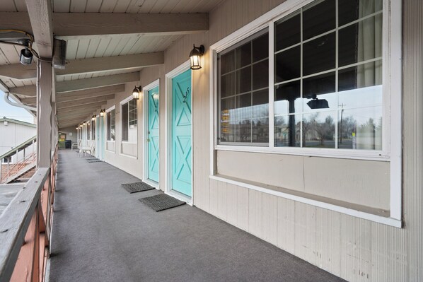 Exterior detail - SILVER SPUR MOTEL (BURNS)