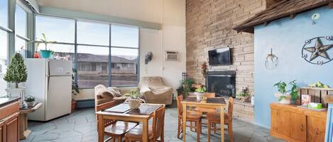 Flat-screen TV, pay films