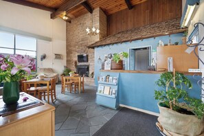 Lobby - SILVER SPUR MOTEL (BURNS)