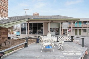 Outdoor dining - SILVER SPUR MOTEL (BURNS)