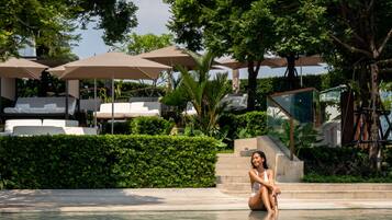 Piscine extérieure, cabanons gratuits, parasols de plage