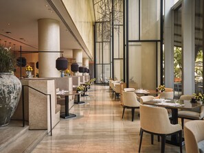 Café da manhã com buffet todos os dias mediante uma taxa