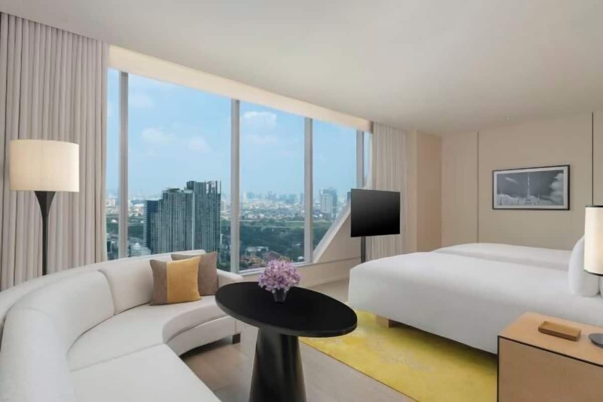 1 bedroom, premium bedding, minibar, in-room safe