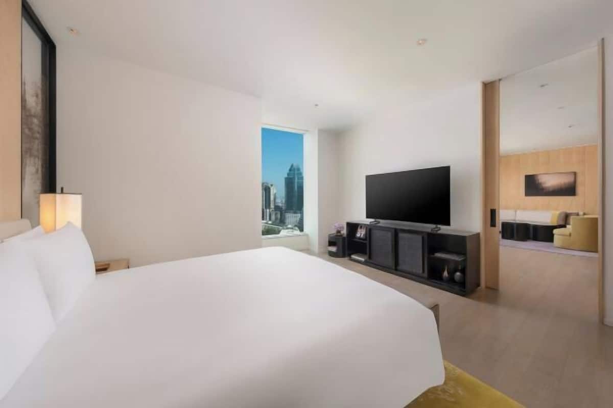 1 bedroom, premium bedding, minibar, in-room safe