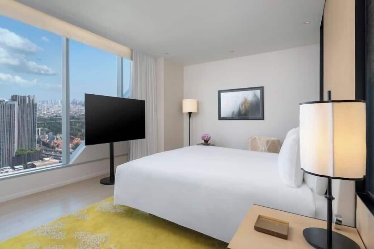 1 bedroom, premium bedding, minibar, in-room safe