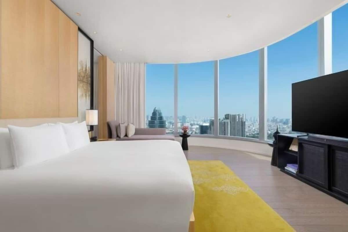 1 bedroom, premium bedding, minibar, in-room safe